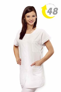 NŐI KÖPENY, ENYHÉN KARCSÚSÍTOTT, ZSEBEIN ÉS UJJAIN CSIPKE DÍSZÍTÉSSEL 127 48 órán belül